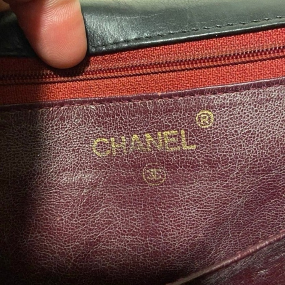 1 day Price Drop ! !! Authentic CHANEL Black Quilted Crossbody with Gold Chain - Picture 7 of 14